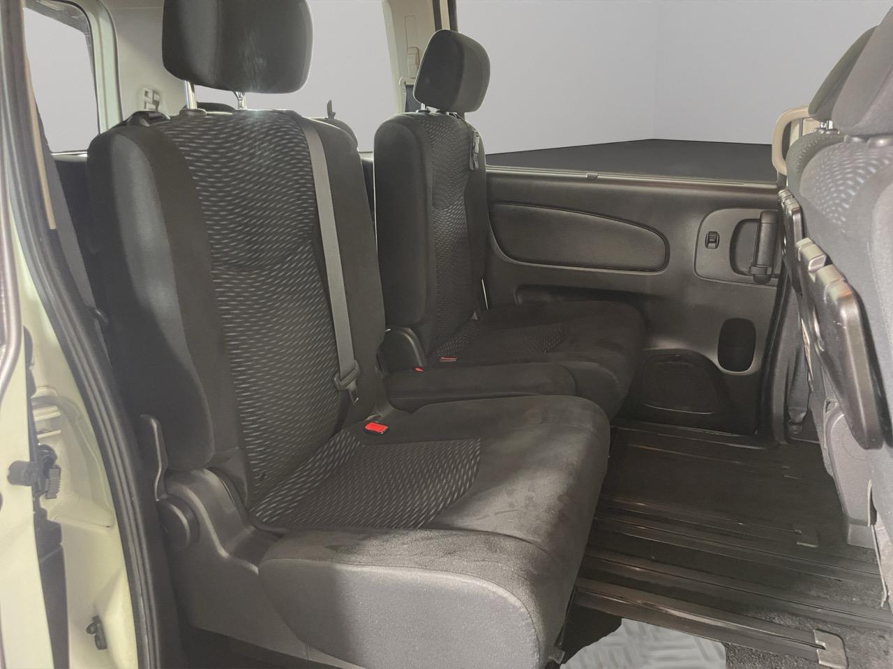 2013 Nissan Serena Hybrid People Mover REVERSING CAMERA + POWER SLIDING DOORS