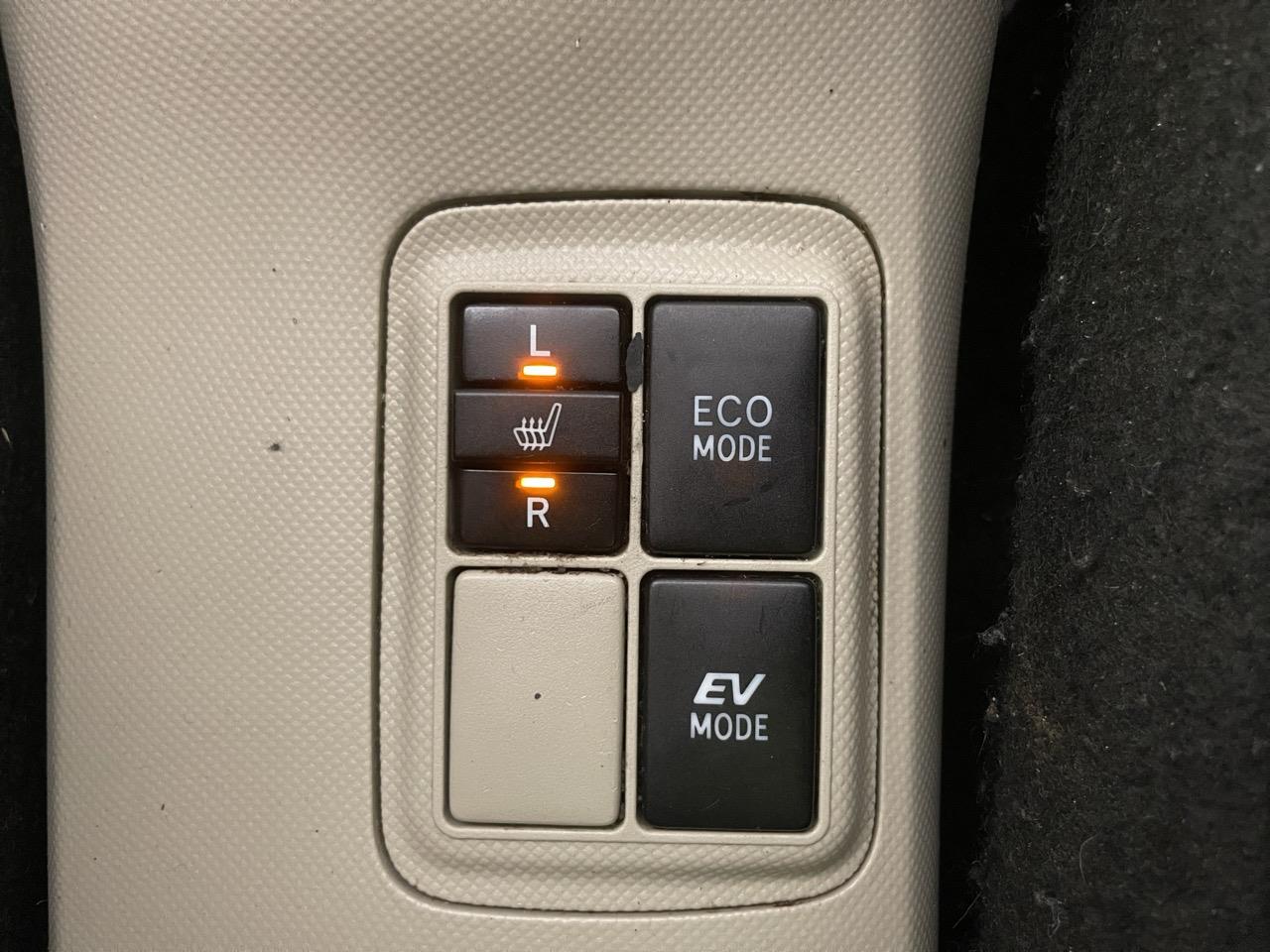 2012 Toyota Aqua Hybrid Hatchback REVERSING CAMERA + AUTO LIGHTS + PUSH START