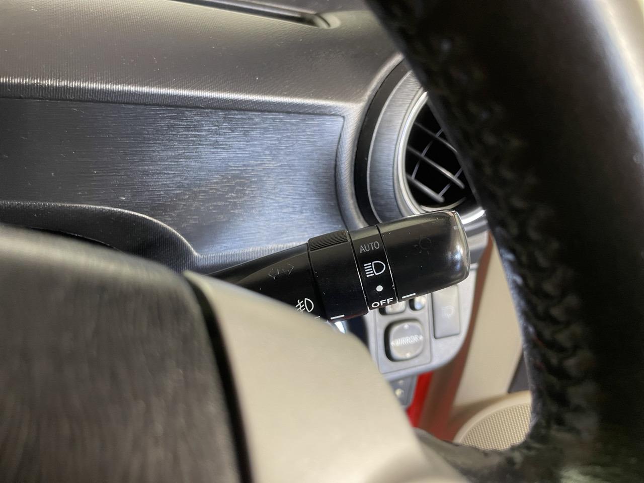 2012 Toyota Aqua Hybrid Hatchback REVERSING CAMERA + AUTO LIGHTS + PUSH START