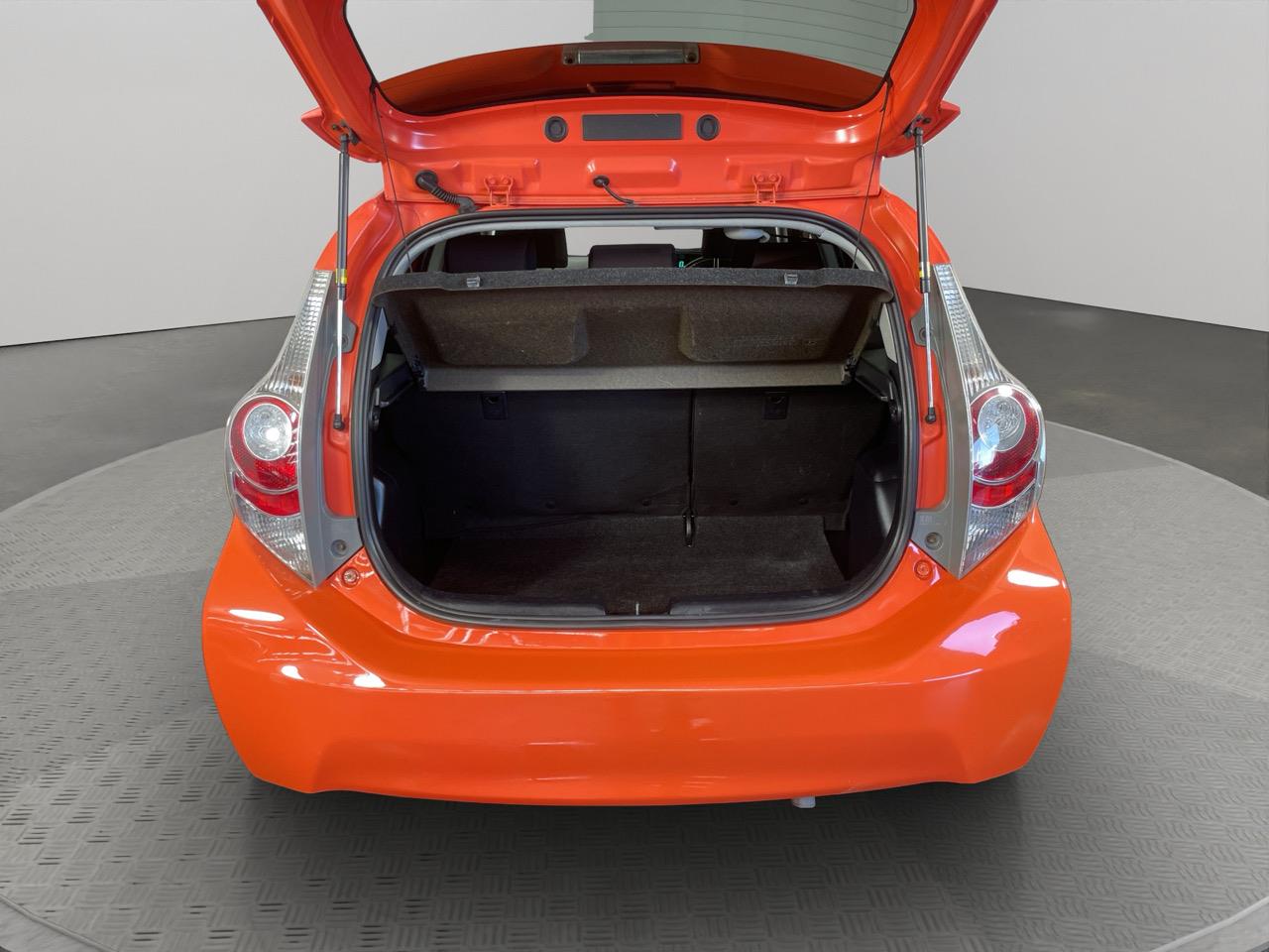 2012 Toyota Aqua Hybrid Hatchback REVERSING CAMERA + AUTO LIGHTS + PUSH START