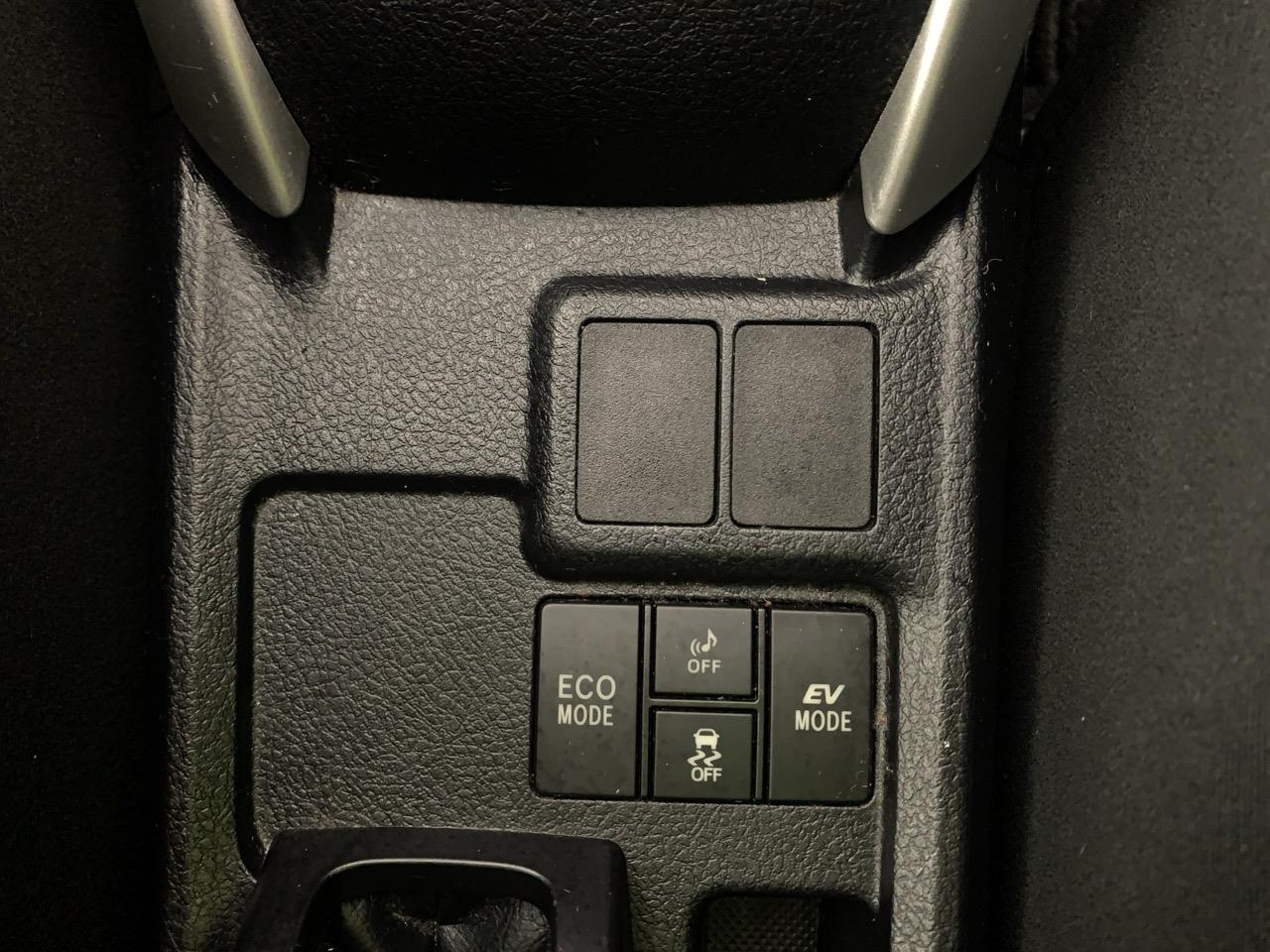 2014 Toyota Corolla Fielder Hybrid Station Wagon REVESING CAMERA + GREAT FUEL EFFICIENCY