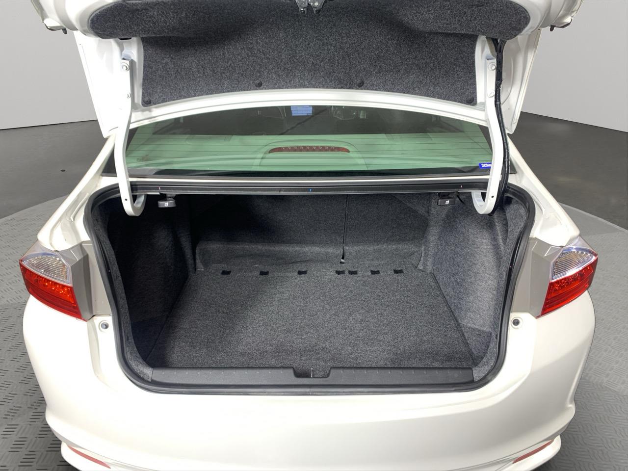 2016 Honda Grace Hybrid LX Sedan LOW KM + CRUISE CONTROL + REVERSING CAMERA