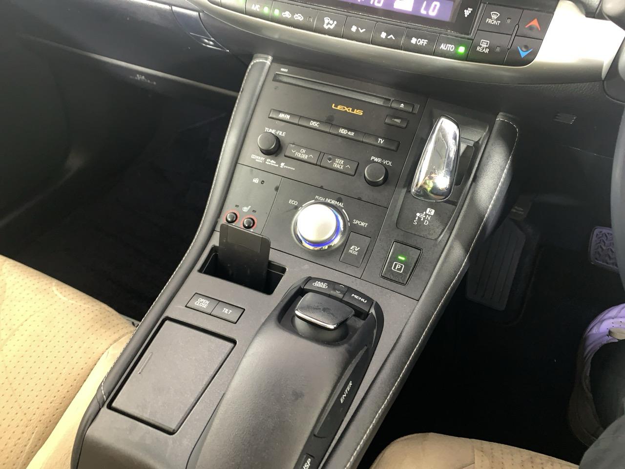 2012 Lexus CT200h Version C Hatchback HEATED SEATS + CRUISE CONTROL + PADDLE SHIFT