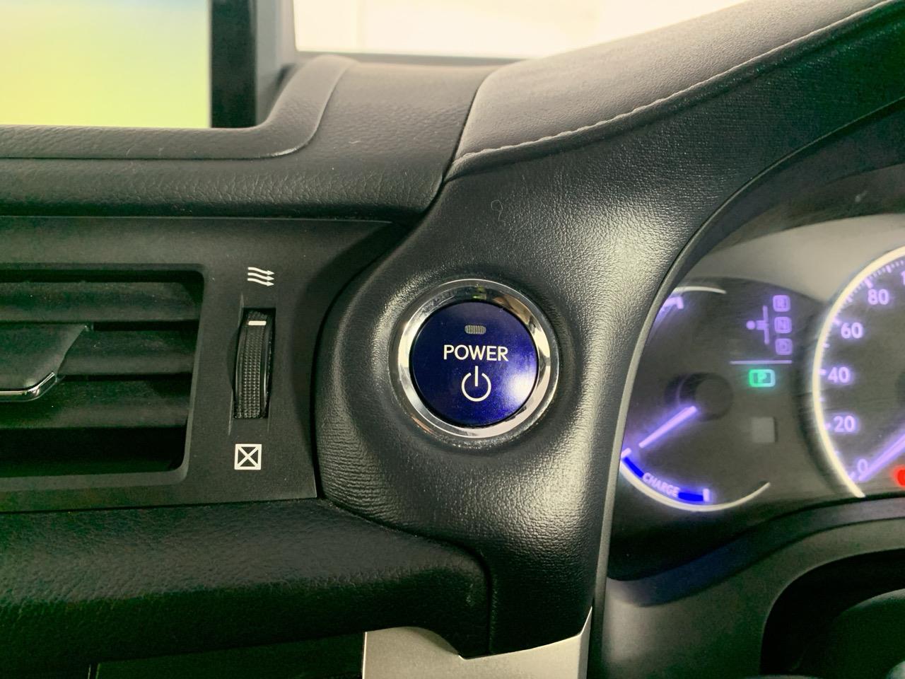 2012 Lexus CT200h Version C Hatchback HEATED SEATS + CRUISE CONTROL + PADDLE SHIFT