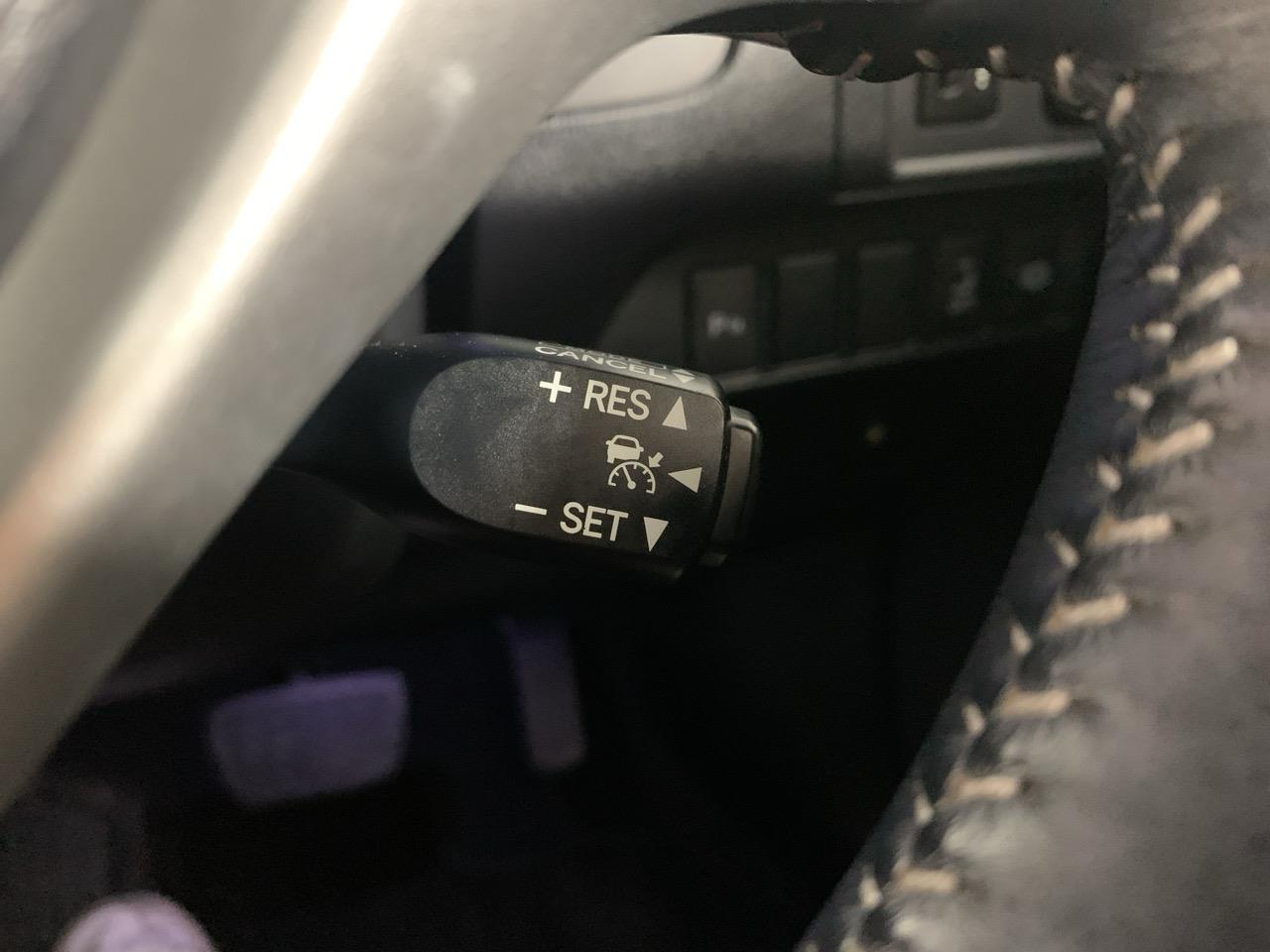 2012 Lexus CT200h Version C Hatchback HEATED SEATS + CRUISE CONTROL + PADDLE SHIFT