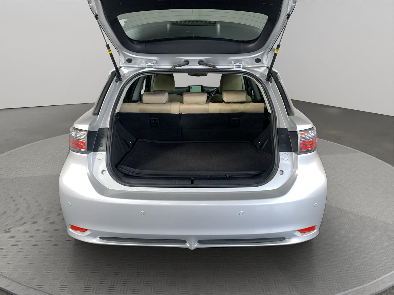 2012 Lexus CT200h Version C Hatchback HEATED SEATS + CRUISE CONTROL + PADDLE SHIFT