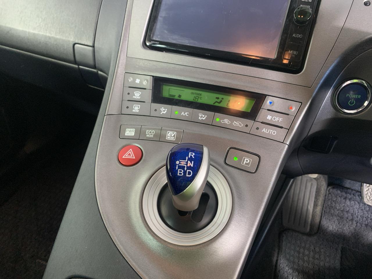 2015 Toyota Prius G Hatchback PUSH SRART + GREAT FUEL EFFICIENCY