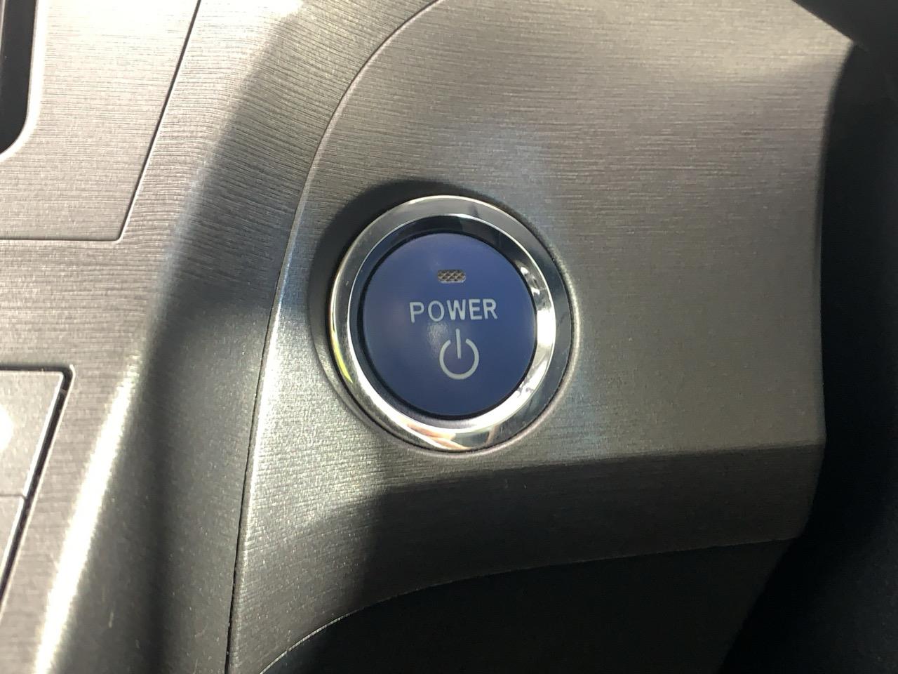 2015 Toyota Prius G Hatchback PUSH SRART + GREAT FUEL EFFICIENCY