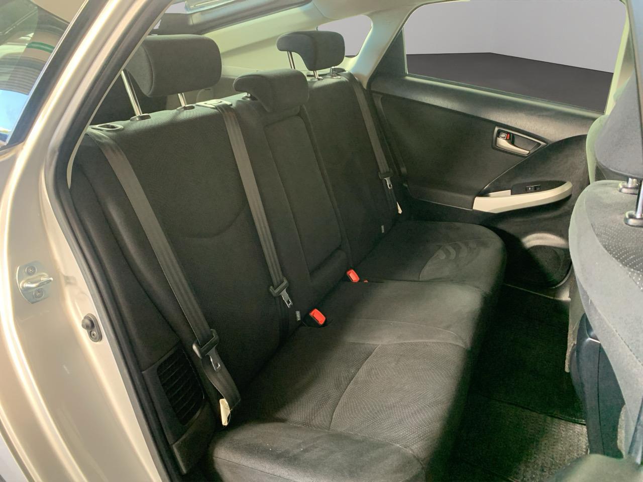 2015 Toyota Prius G Hatchback PUSH SRART + GREAT FUEL EFFICIENCY