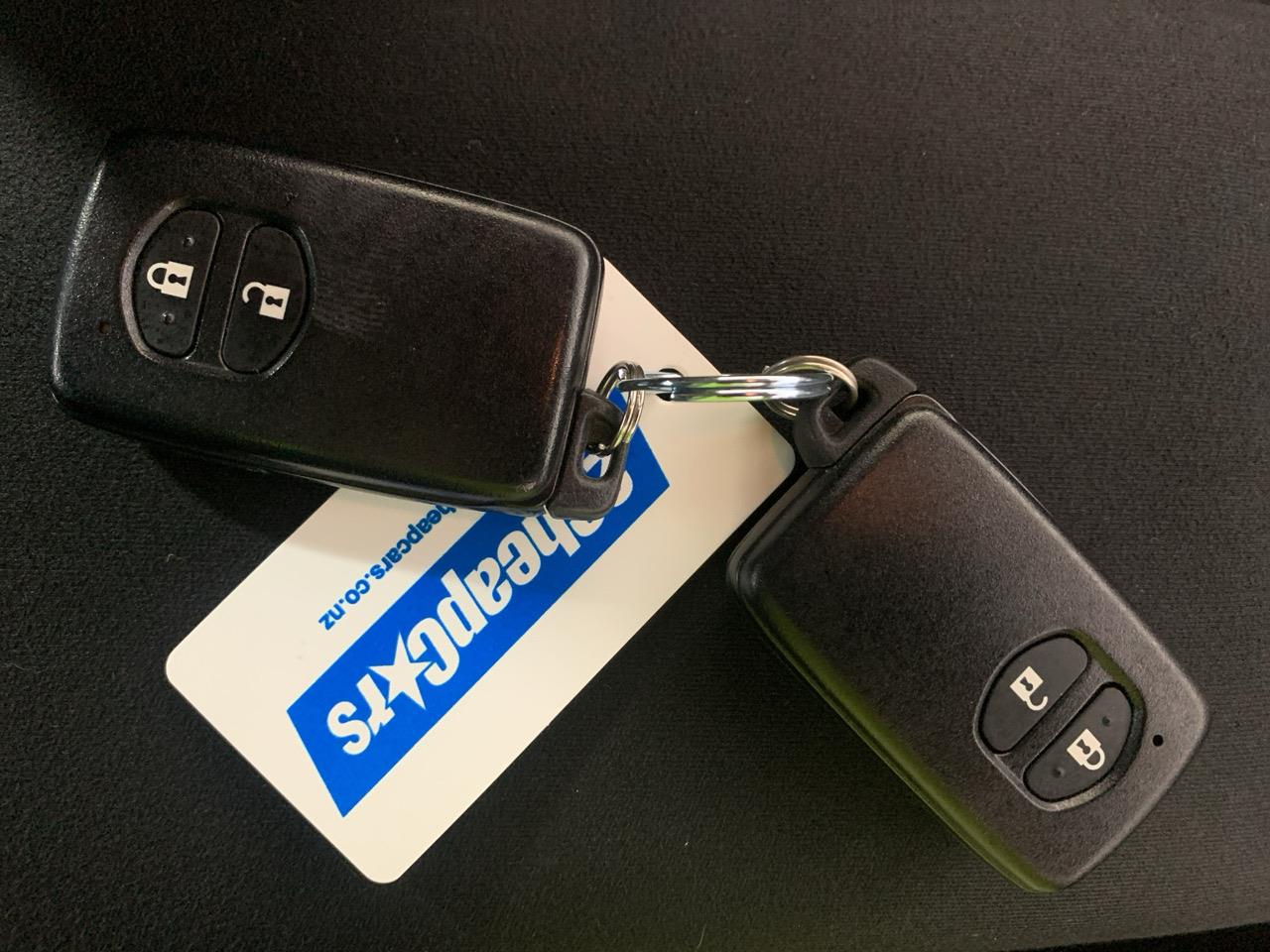 2015 Toyota Prius G Hatchback PUSH SRART + GREAT FUEL EFFICIENCY