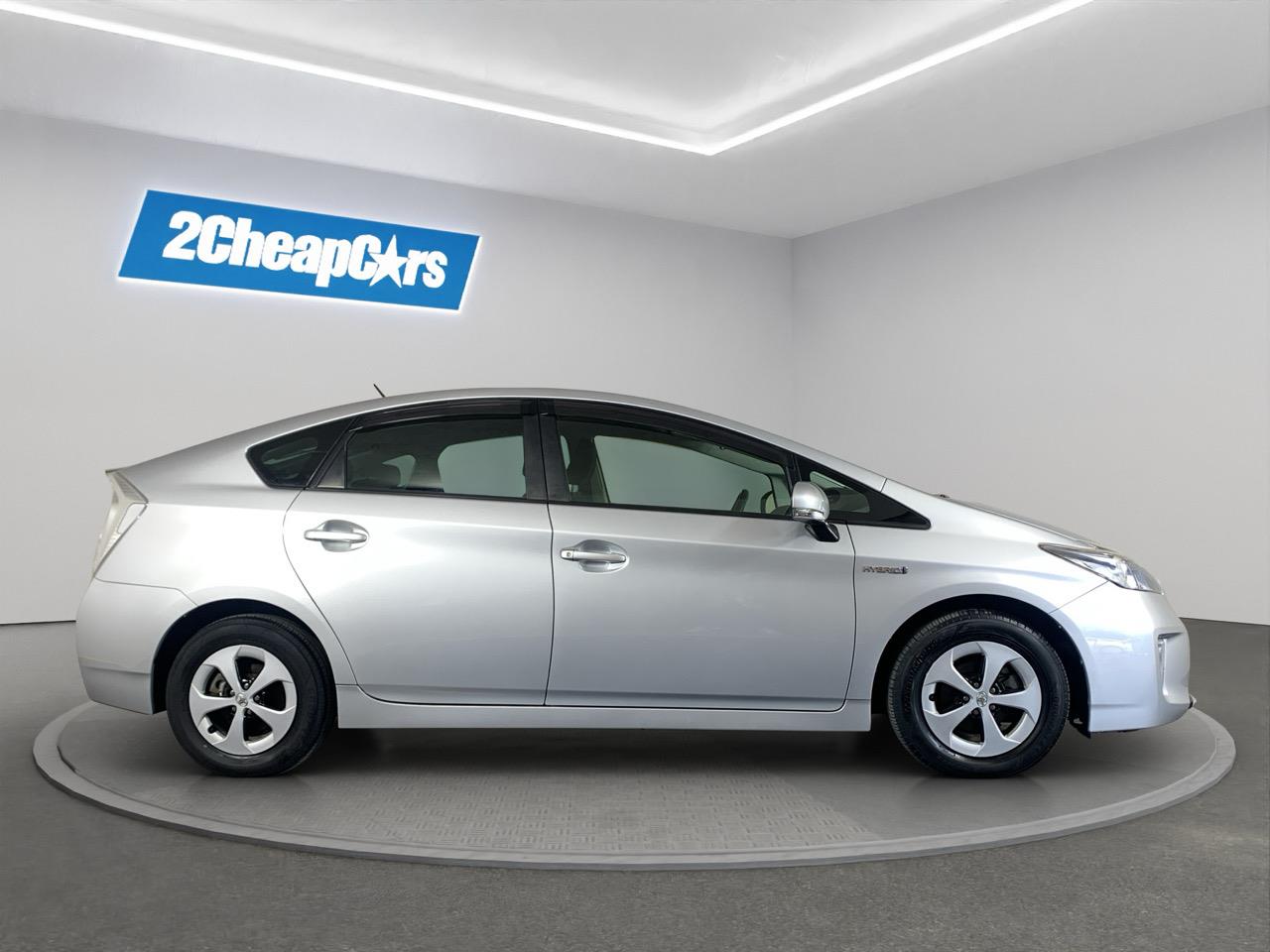 2015 Toyota Prius G Hatchback PUSH SRART + GREAT FUEL EFFICIENCY