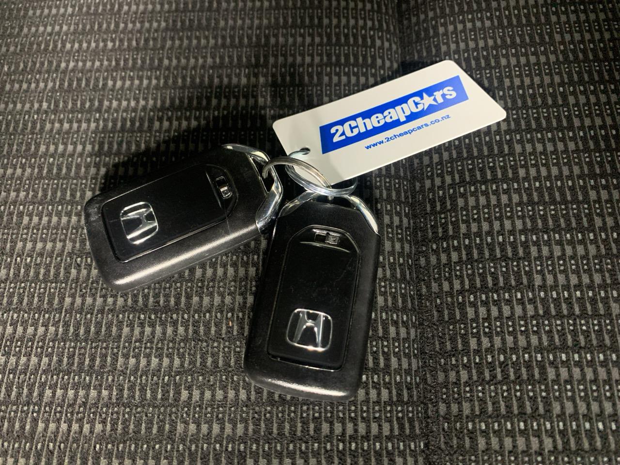 2014 Honda Fit Jazz New Shape Hatchback LOW KMS + REVERSING CAMERA + PUSH START