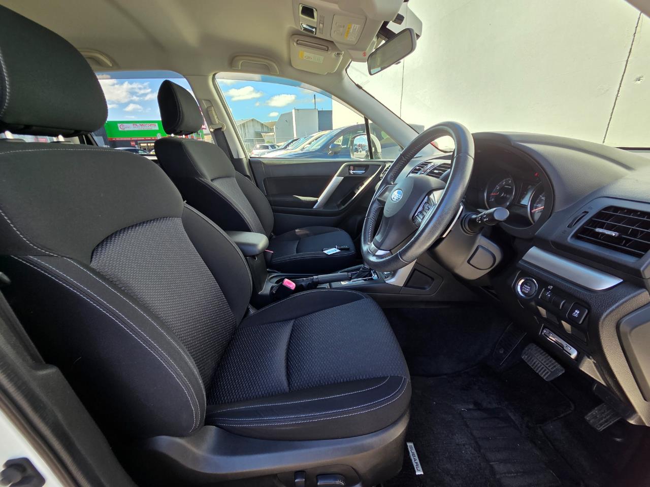 2013 Subaru Forester AWD RV/SUV AWD + REVERSING CAMERA + PADDLE SHIFT