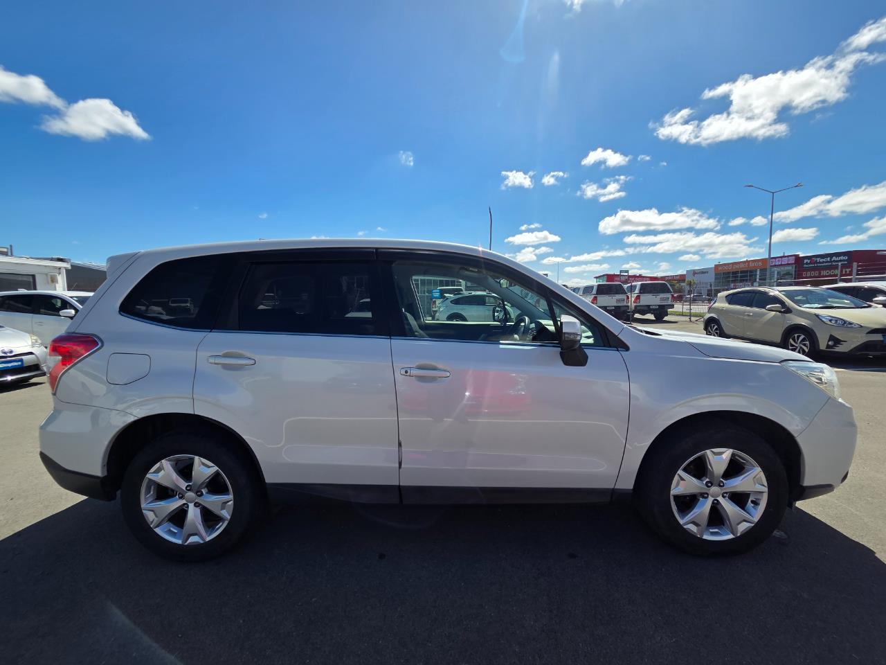2013 Subaru Forester AWD RV/SUV AWD + REVERSING CAMERA + PADDLE SHIFT