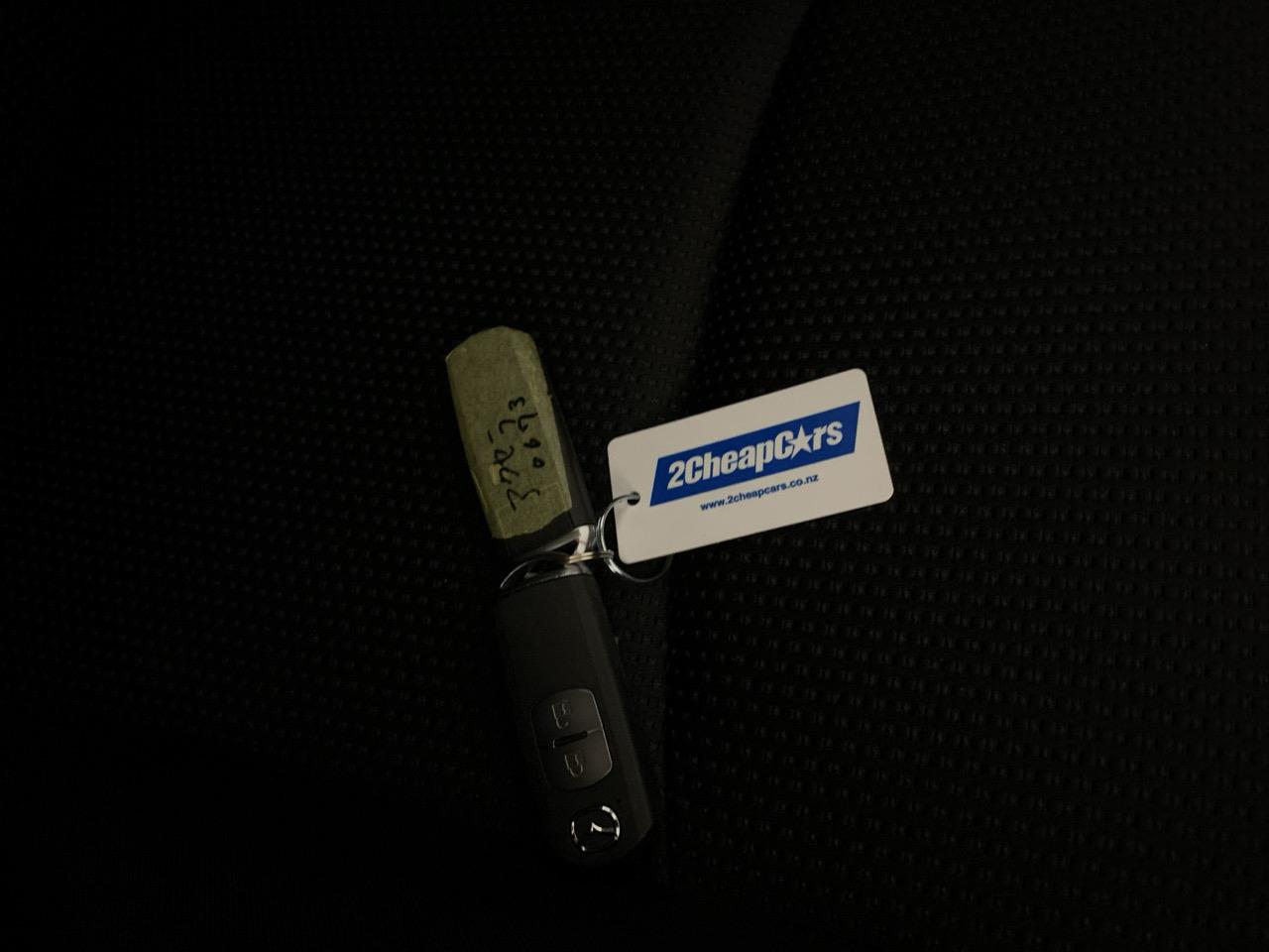 2013 Mazda Axela 3 SPORT 20S Hatchback LOW KM + CRUISE CONTROL + REVERSING CAMERA