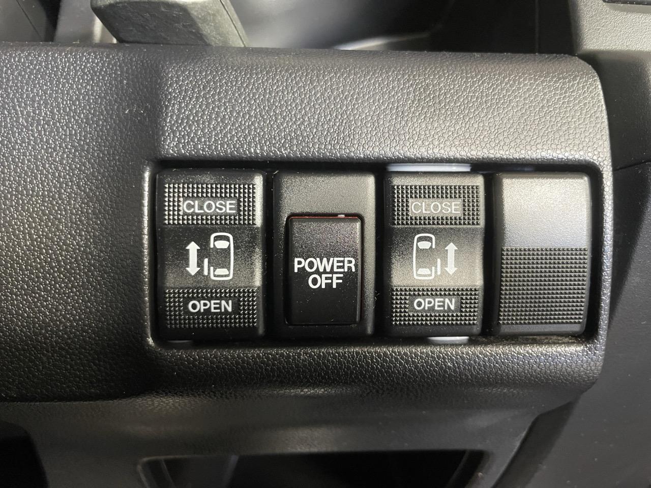 2016 Mazda Premacy 20S SKYACTIVE People Mover REVERSING CAMERA + AUTO LIGHTS + GREAT SPACE