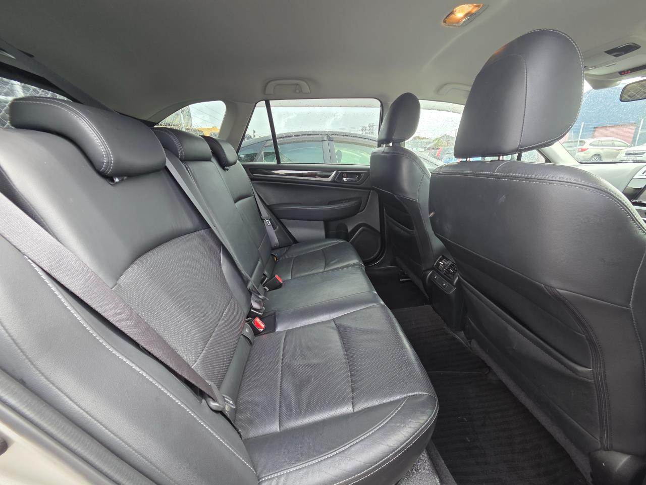 2015 Subaru Outback AWD Eyesight New Shape RV/SUV EYESIGHT SYSTEM + AWD + REVERSING CAMERA