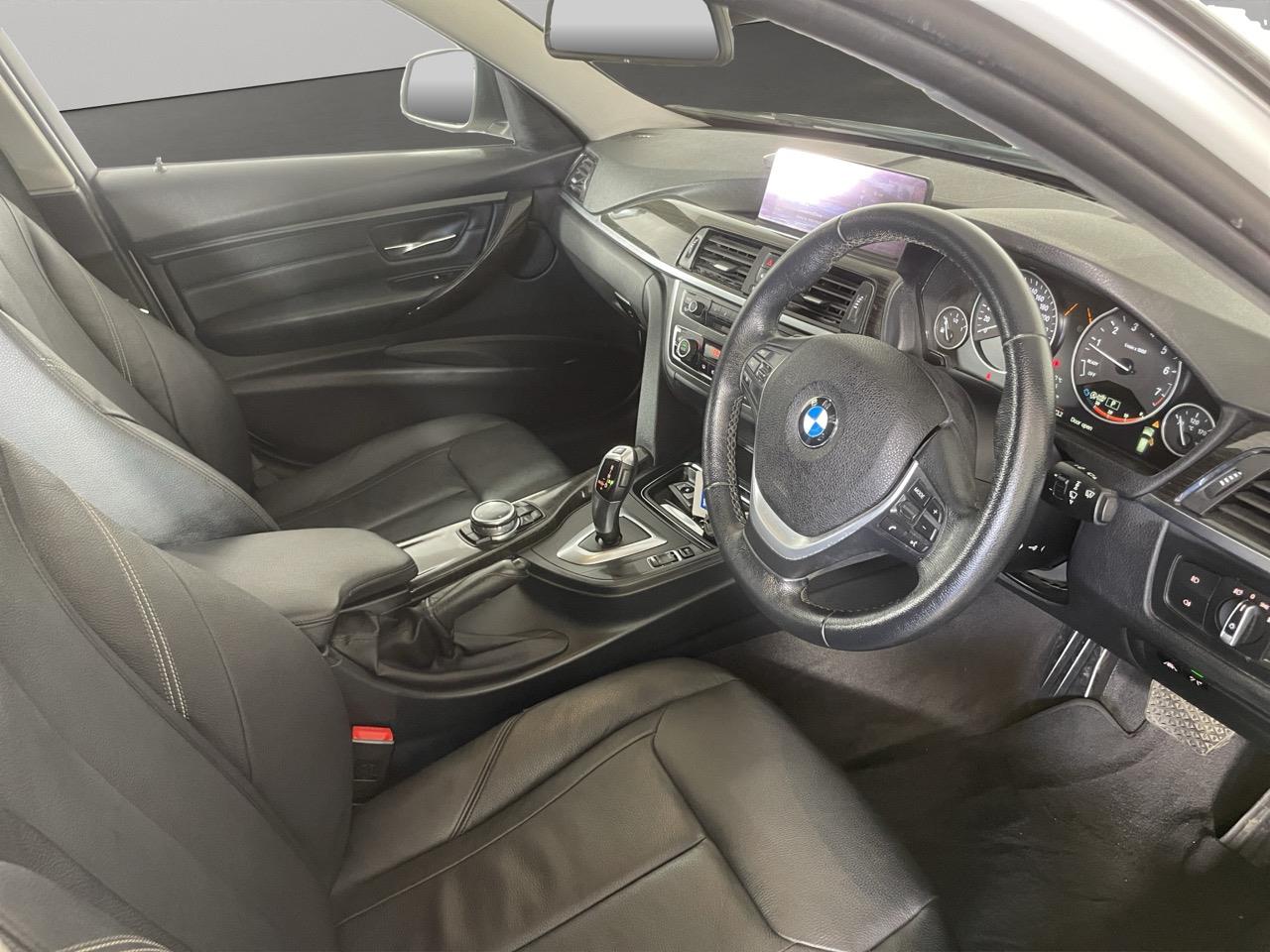 2014 BMW 320i TOURING Station Wagon LOW KM + REVERSING CAMERA + PARKING SENSORS