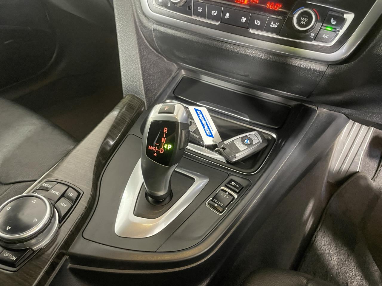 2014 BMW 320i TOURING Station Wagon LOW KM + REVERSING CAMERA + PARKING SENSORS