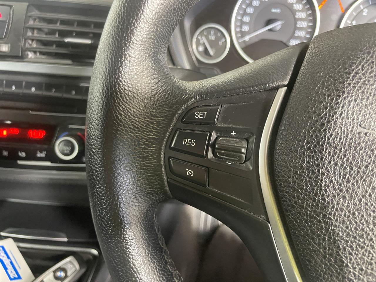 2014 BMW 320i TOURING Station Wagon LOW KM + REVERSING CAMERA + PARKING SENSORS