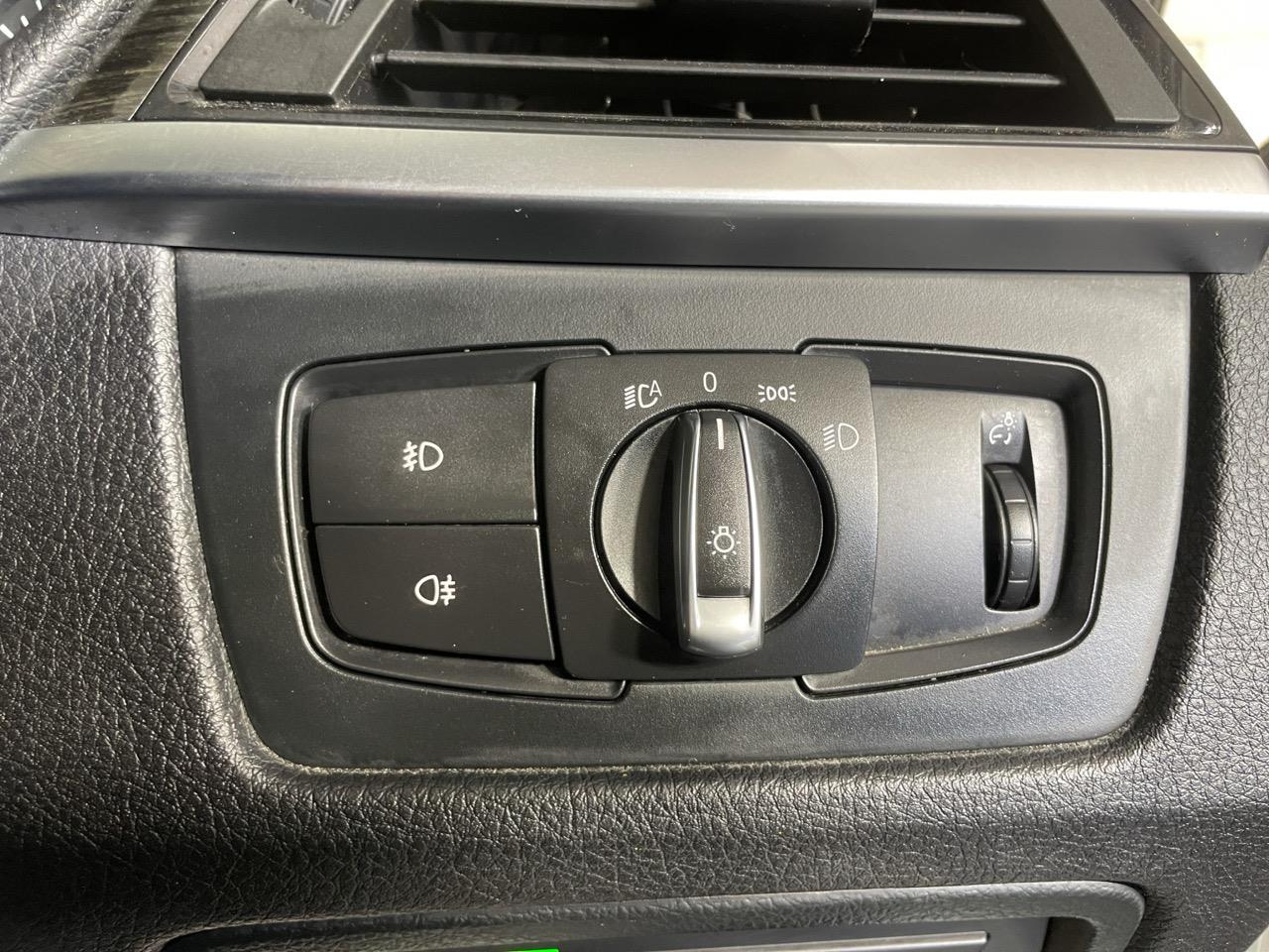 2014 BMW 320i TOURING Station Wagon LOW KM + REVERSING CAMERA + PARKING SENSORS