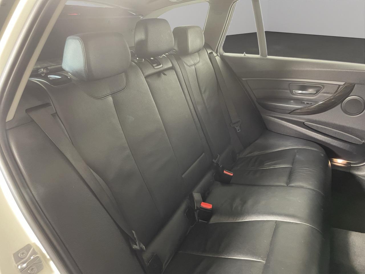 2014 BMW 320i TOURING Station Wagon LOW KM + REVERSING CAMERA + PARKING SENSORS