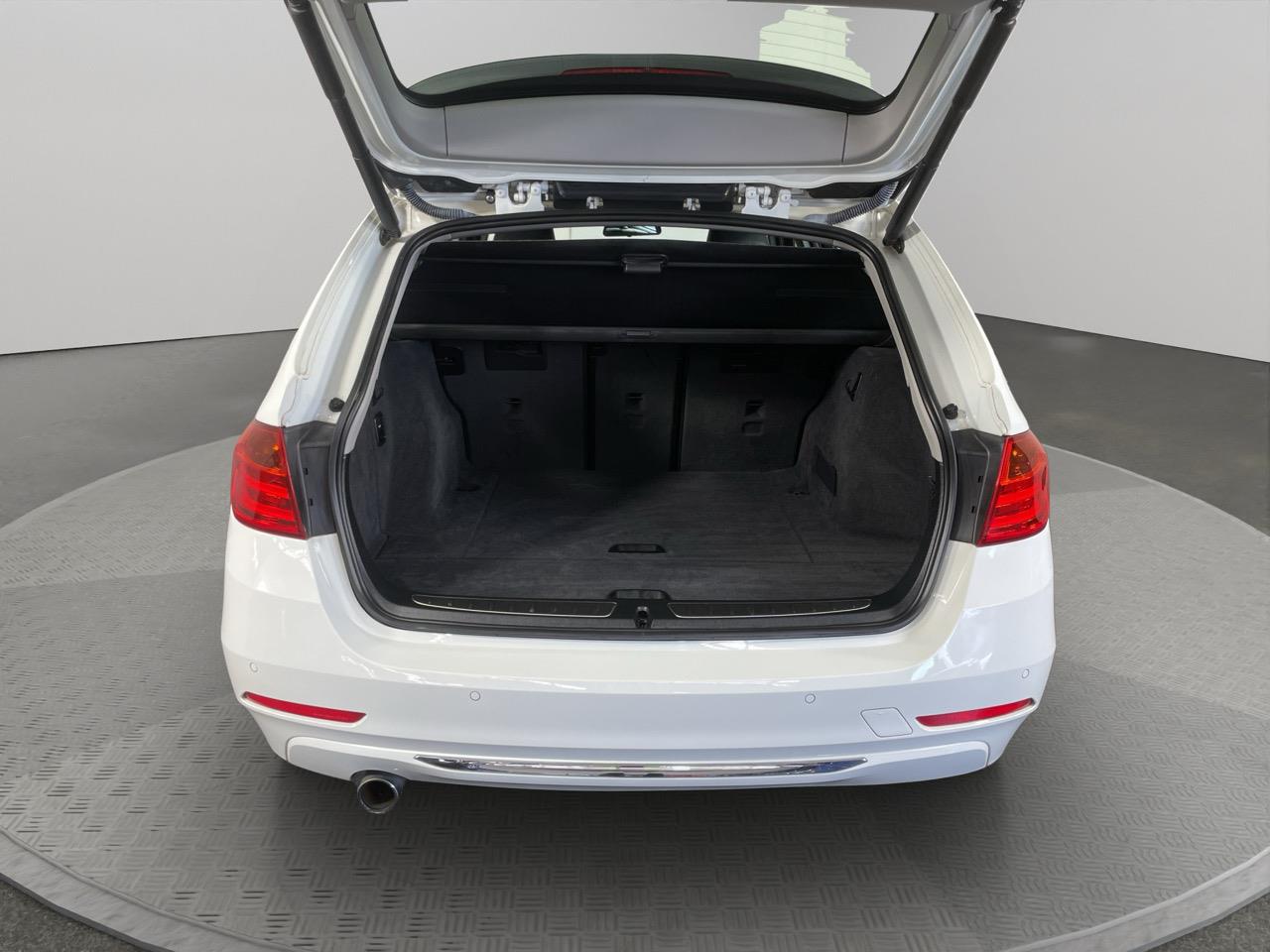 2014 BMW 320i TOURING Station Wagon LOW KM + REVERSING CAMERA + PARKING SENSORS