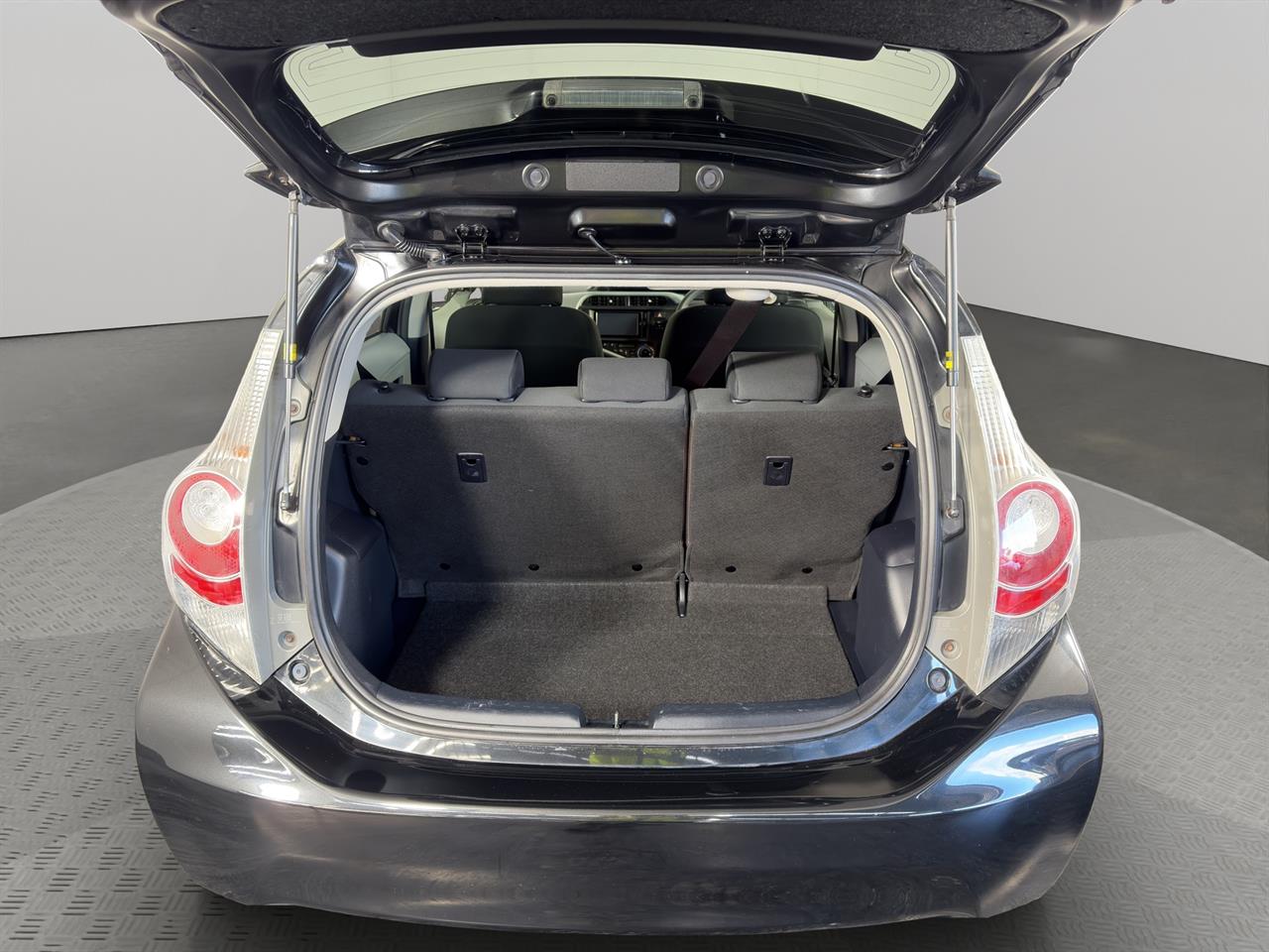 2012 Toyota Aqua S Hatchback SMART KEY + AUTO LIGHTS + GREAT FUEL EFFICIENCY