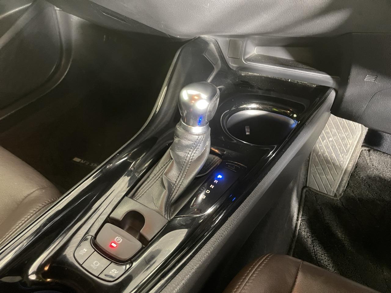 2018 Toyota C-HR HYBRID G LEATHER EDITION RV/SUV HEATED SEATS + CRUISE CONTROL + AUTO LIGHTS