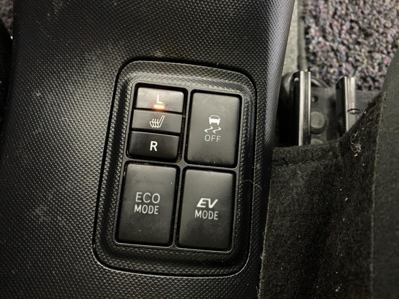 2015 Toyota Aqua Facelift Model S Hatchback HEATED SEATS + PUSH BUTTON START + AUTO LIGHTS