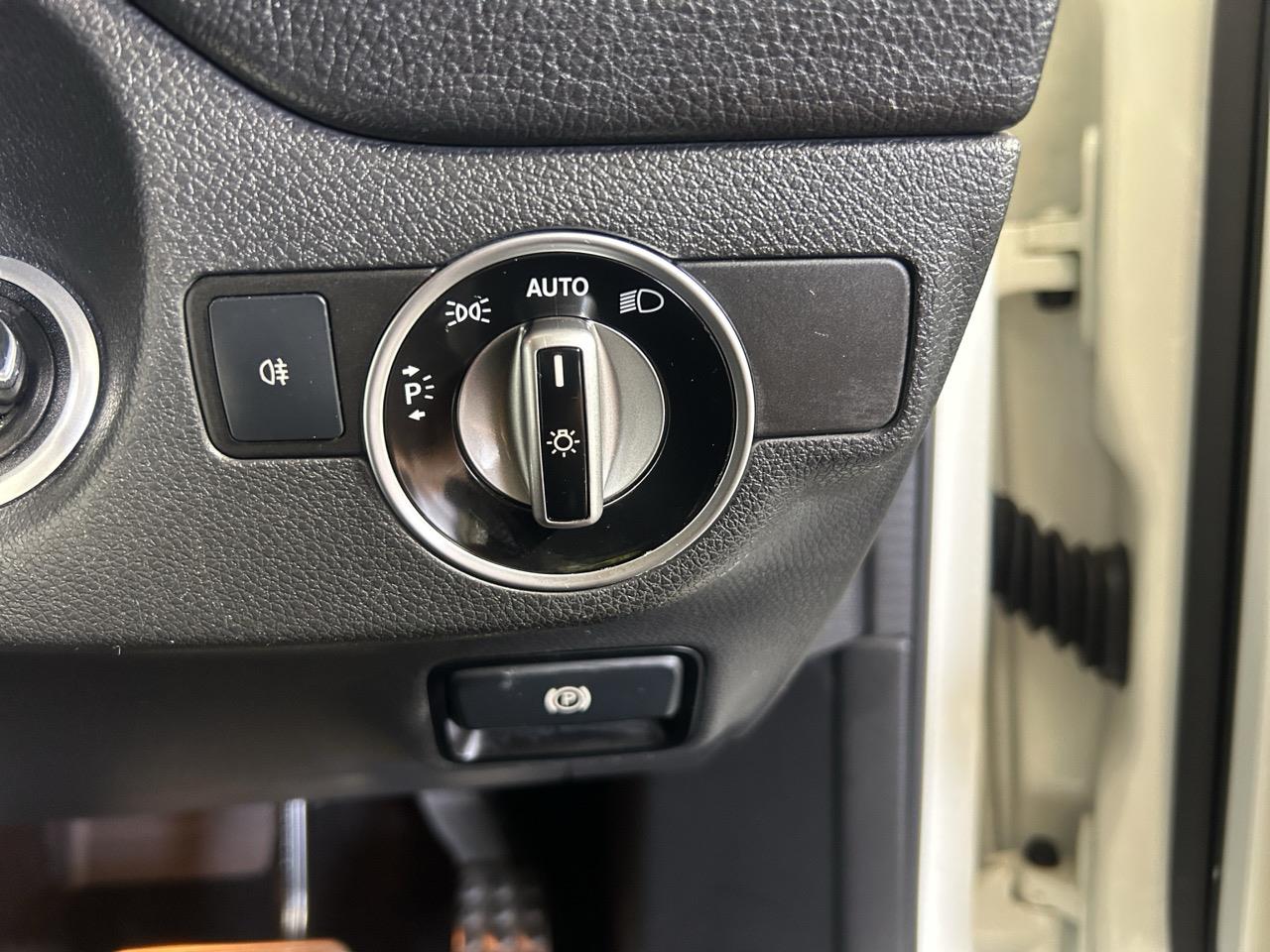 2015 Mercedes GLA250  RV/SUV HEATED SEATS + CRUISE CONTROL + AUTO LIGHTS + 4WD