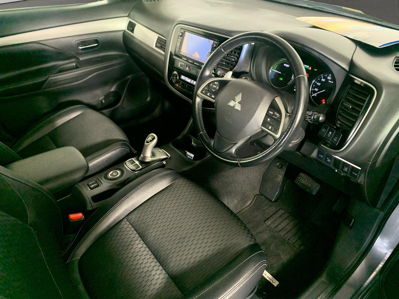 2014 Mitsubishi Outlander PHEV 4WD RV/SUV AWD + CRUISE CONTROL + HEATED SEATS