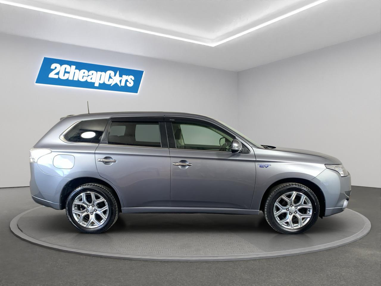 2014 Mitsubishi Outlander PHEV 4WD RV/SUV AWD + CRUISE CONTROL + HEATED SEATS