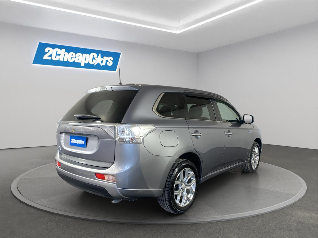 2014 Mitsubishi Outlander PHEV 4WD RV/SUV AWD + CRUISE CONTROL + HEATED SEATS