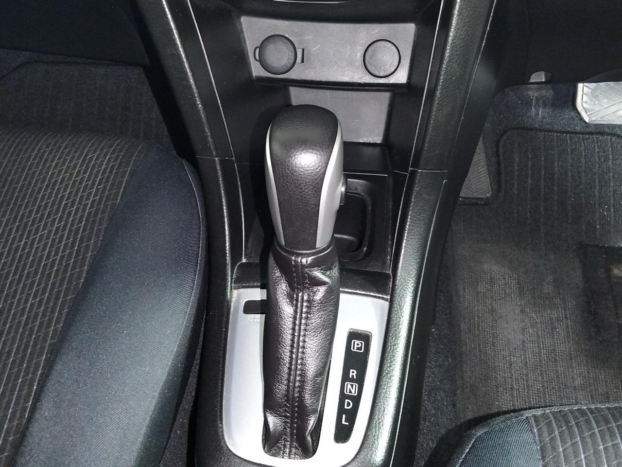 2015 Suzuki Swift  Hatchback PUSH BUTTON START + SMART KEYS