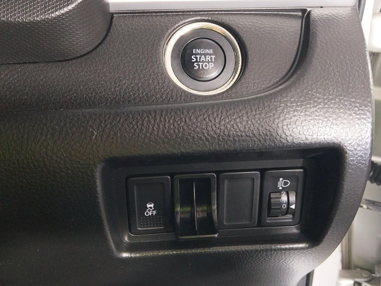 2015 Suzuki Swift  Hatchback PUSH BUTTON START + SMART KEYS