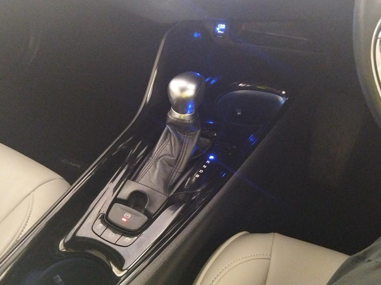 2017 Toyota C-HR HYBRID G LEATHER EDITION RV/SUV LOW KMS + REVERSING CAMERA + CRUISE CONTROL