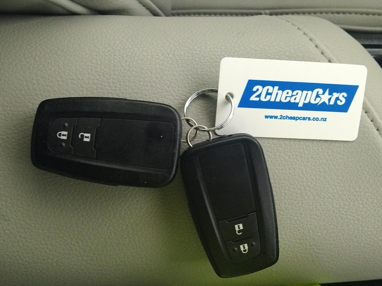 2017 Toyota C-HR HYBRID G LEATHER EDITION RV/SUV LOW KMS + REVERSING CAMERA + CRUISE CONTROL