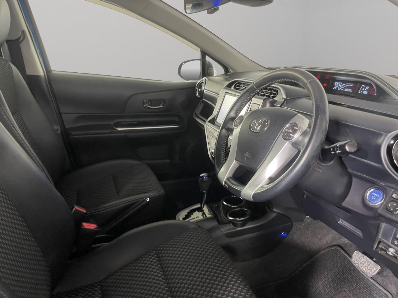 2015 Toyota Aqua X-URBAN Hatchback REVERSING CAMERA + SMART KEY + MAG WHEEL