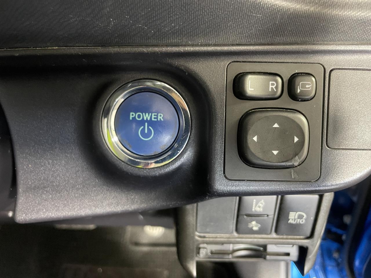 2015 Toyota Aqua X-URBAN Hatchback REVERSING CAMERA + SMART KEY + MAG WHEEL