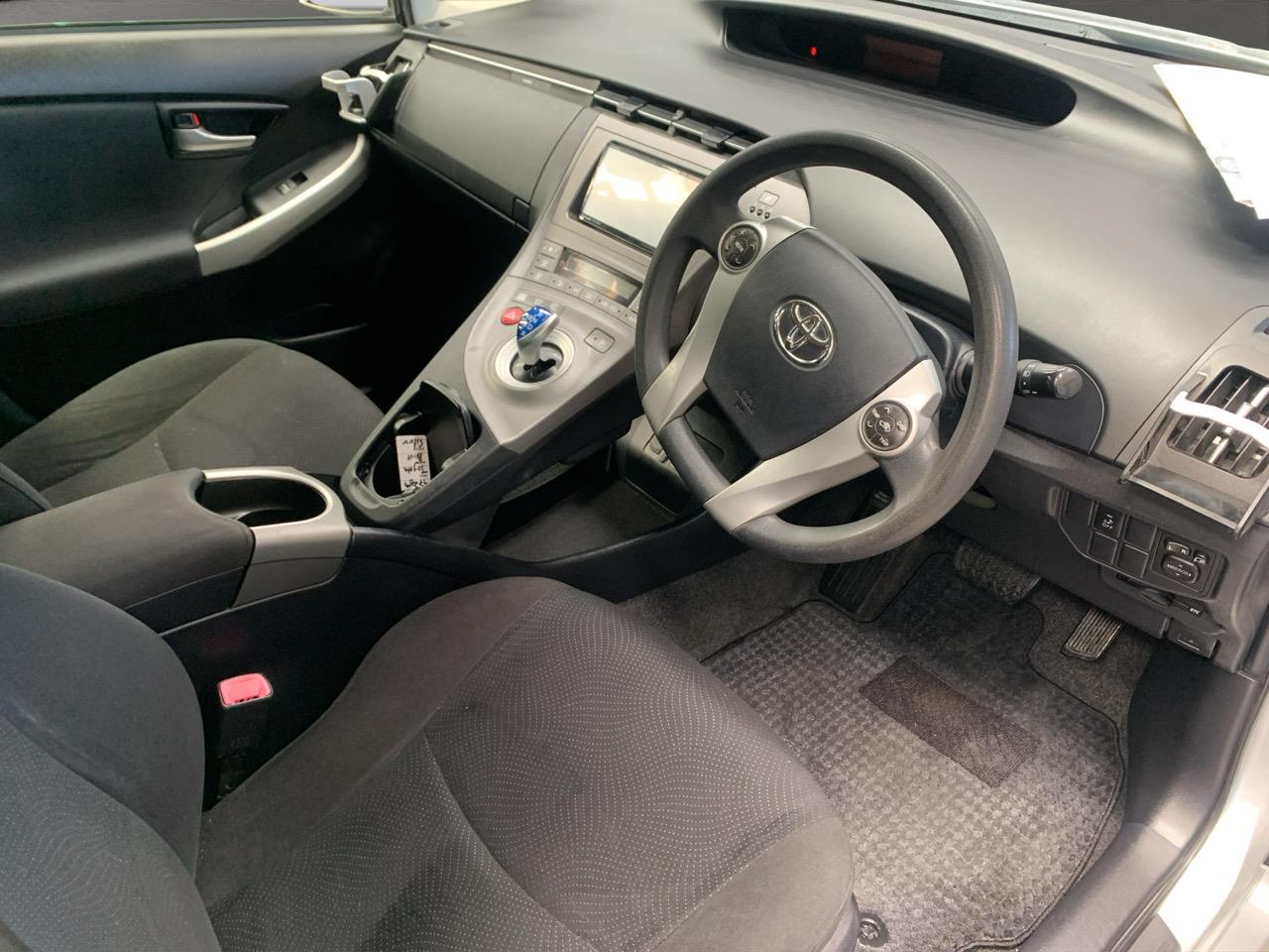 2013 Toyota Prius S Hatchback PUSH BUTTON START + AUTO LIGHTS