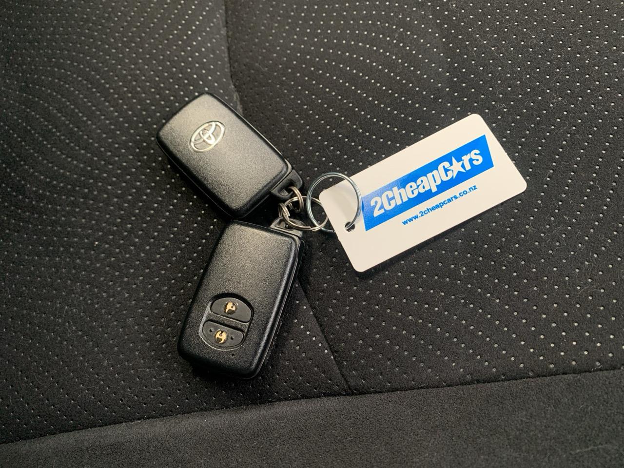 2013 Toyota Prius S Hatchback PUSH BUTTON START + AUTO LIGHTS