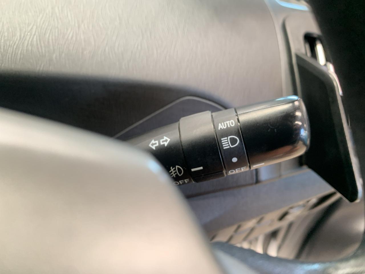 2013 Toyota Prius S Hatchback PUSH BUTTON START + AUTO LIGHTS