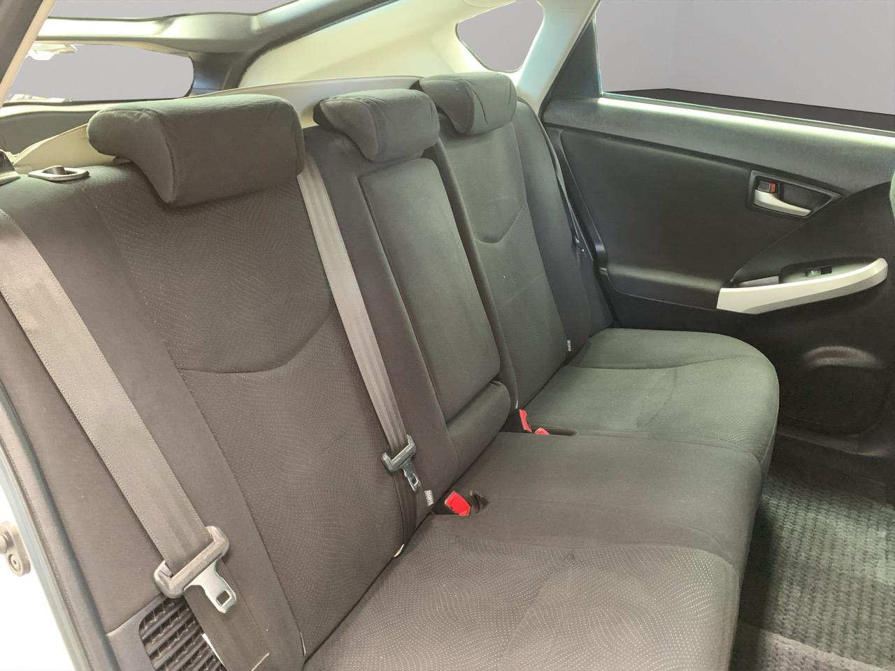 2013 Toyota Prius S Hatchback PUSH BUTTON START + AUTO LIGHTS