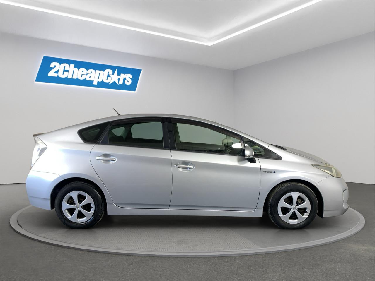 2013 Toyota Prius S Hatchback PUSH BUTTON START + AUTO LIGHTS