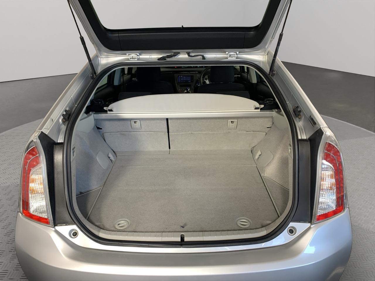 2013 Toyota Prius S Hatchback PUSH BUTTON START + AUTO LIGHTS