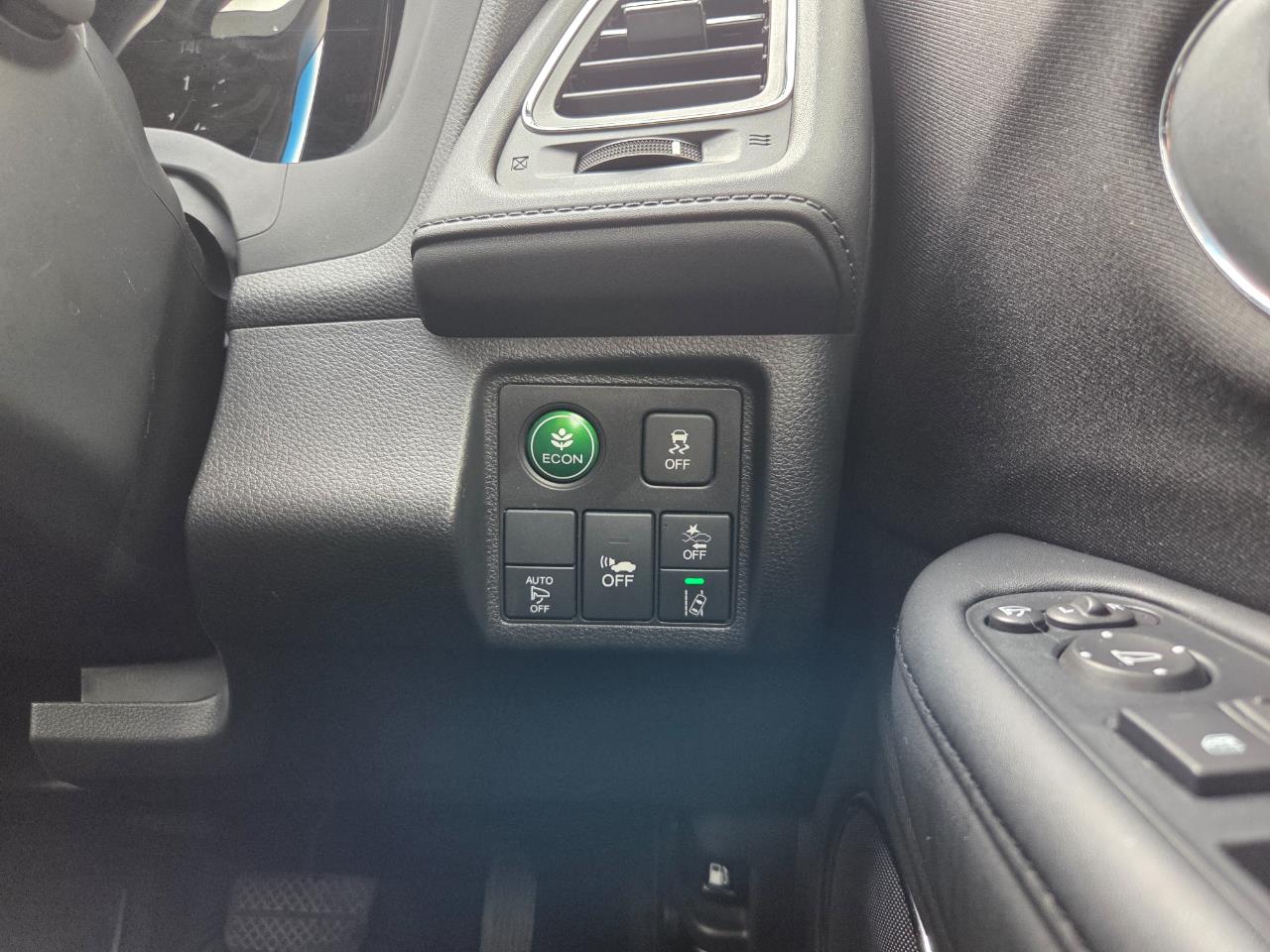 2016 Honda Vezel HYBRID X HONDA SENSING RV/SUV HONDA SENSING + REVERSING CAMERA + CRUISE CONTROL