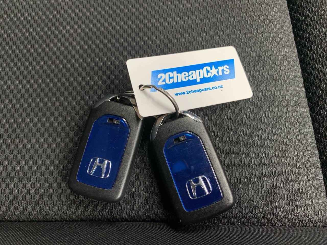 2014 Honda Vezel HYBRID X RV/SUV REVERSING CAMERA + SMART KEY + PADDLE SHIFT