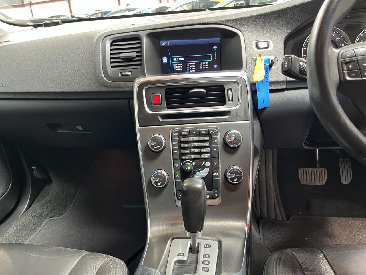 2012 Volvo V60  Station Wagon LOW KM + CRUISE CONTROL