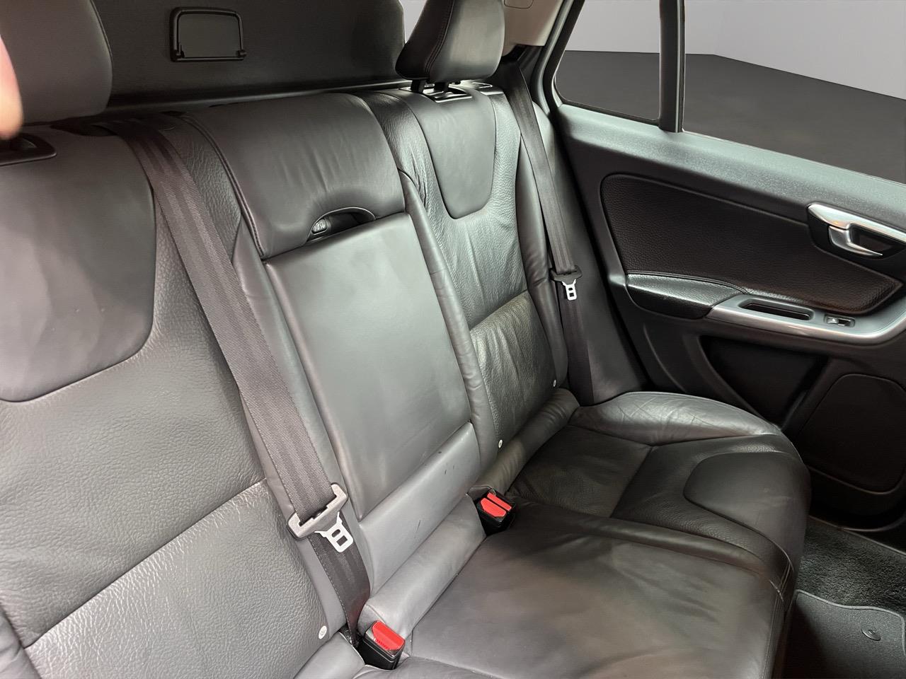 2012 Volvo V60  Station Wagon LOW KM + CRUISE CONTROL